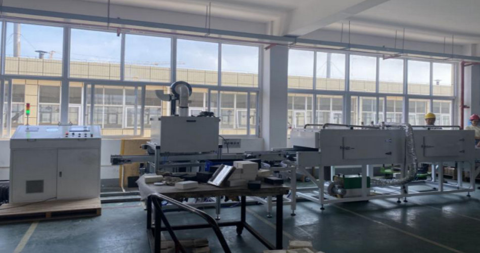 尊龙体育特瓷陶瓷橡胶复合衬板硫化喷胶线